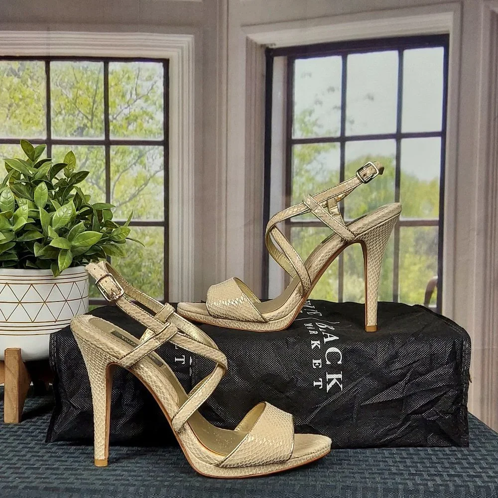 WHITE HOUSE BLACK MARKET TEXTURED LEATHER HIGH HEEL SANDALS (8.5)
